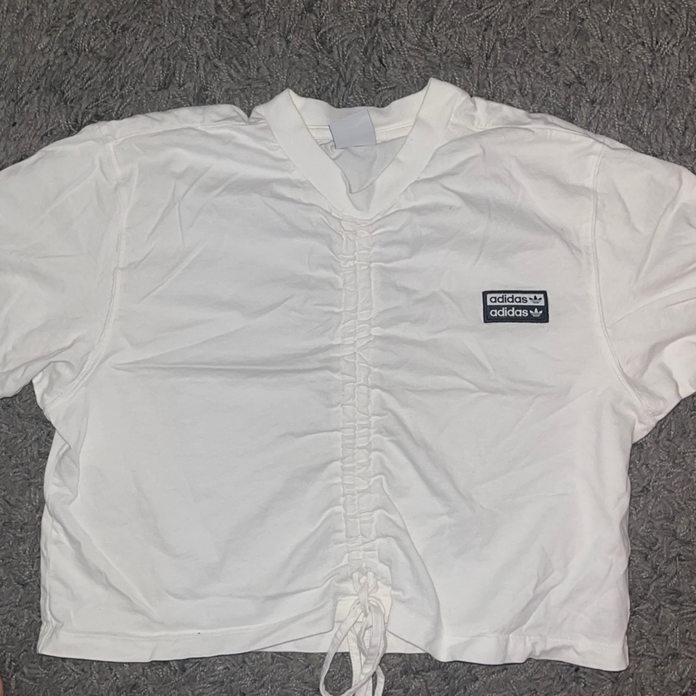 ADIDAS WHITE CROPPED TEE: scrunch tie cropped t shirt